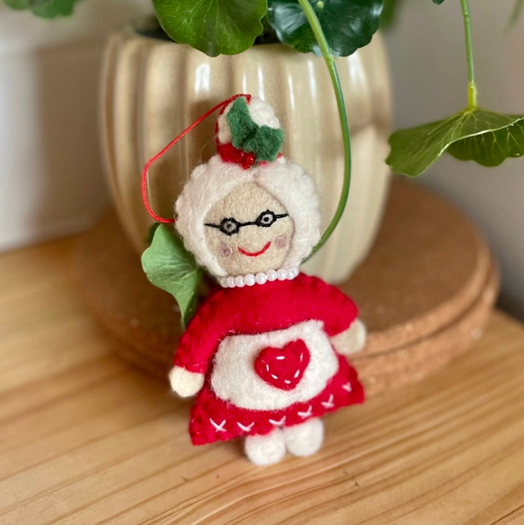 Claus Couple Ornaments
